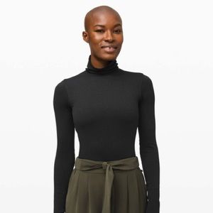 lululemon yin vibes turtleneck black 6